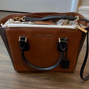 Michael Kors brand new large brown monogram tote crossbody bag with top handle